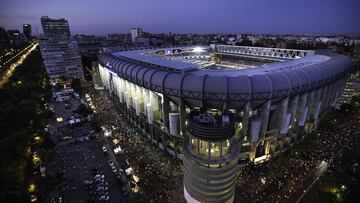 MADRID, SPAIN - AUGUST 29:  General view of Estadio Santiago Bernabeu before the La Liga match between Real Madrid CF and Real Betis Balompie on August 29, 2015 in Madrid, Spain.  (Photo by Gonzalo Arroyo Moreno/Getty Images) PANORAMICA