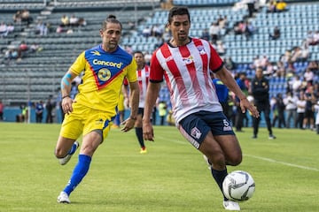 El mediocampista fue de más a menos en su carrera. Jugó más de 300 partidos con Chivas de Guadalajara. Formó parte del plantel que ganó el título del Apertura 2006. En Puebla y Celaya no pudo demostrar su mejor nivel. Actualmente el futbolista participa en el programa Exatlón México.