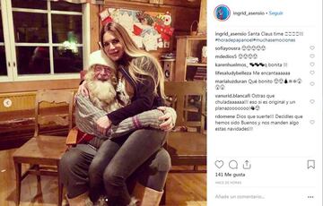 La mujer de Fernando Sanz, Ingrid Asensio, también quiso abrazar a Papá Noel.