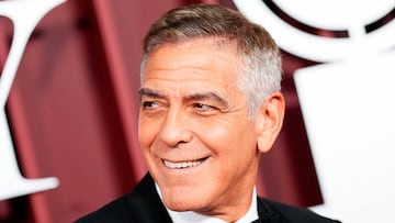 George Clooney no besar a mujeres
