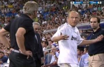 Solo algunos partidos alcanzó Arjen Robben a ser dirigido por Manuel Pellegrini en el Real Madrid. Pese a tenerlo considerado, la directiva merengue optó por vender al holandés.