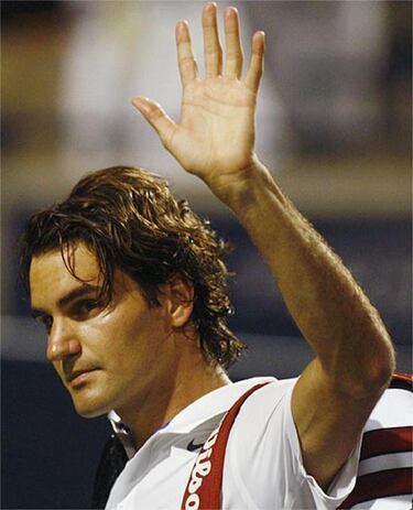 Federer palidece en la espera de Nadal