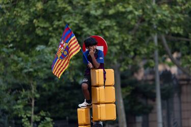Seguidores, jugadores, directiva y cuerpo técnico celebran el triplete en las calles de la Ciudad Condal.