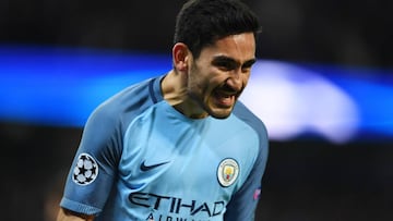 Gündogan celebra uno de sus oles al Barcelona.