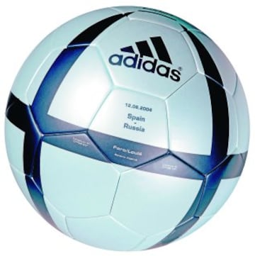 El bal車n oficial de Adidas fue bautizado como 'Roteiro' en honor al nombre que el luso Vasco da Gama le puso al cuaderno de bit芍cora en su viaje a la India.