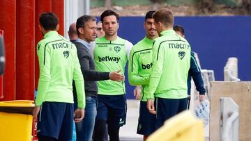 To&ntilde;o Garc&iacute;a se ha incorporado hoy a los entrenamientos con el resto de sus compa&ntilde;eros en la Ciudad Deportiva de Bu&ntilde;ol tras su paso por prisi&oacute;n.