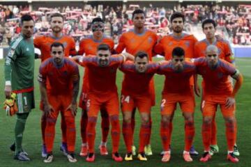 El once inicial Valencia. De pie: Diego Alves, Mustafi, Enzo Pérez, Aderlan, André Gomes y Parejo. Agachados: Paco Alcácer, Siqueira, Cheryshev, Cancelo y Feghouli.