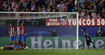 Isco celebrates his strike.