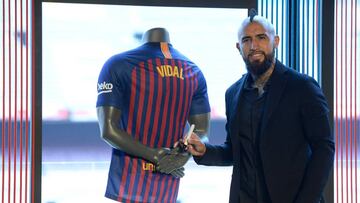 Arturo Vidal con la camiseta del Barcelona.