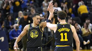 SAN FRANCISCO, CALIFORNIA - MAY 07: Jordan Poole #3 and Klay Thompson #11 of the Golden State Warriors high-five after Poole scored and a time out was called by the Memphis Grizzlies during the second half of Game Three of the Western Conference Semifinals of the NBA Playoffs at Chase Center on May 07, 2022 in San Francisco, California. NOTE TO USER: User expressly acknowledges and agrees that, by downloading and or using this photograph, User is consenting to the terms and conditions of the Getty Images License Agreement.   Thearon W. Henderson/Getty Images/AFP
== FOR NEWSPAPERS, INTERNET, TELCOS & TELEVISION USE ONLY ==