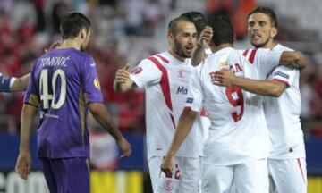 Los jugadores celebran el 1-0 de Aleix Vidal. 