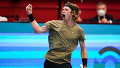 01 November 2020, Austria, Vienna: Russian Tennis player Andrey Rublev celebrates defeating Italy&#039;s Lorenzo Sonego in their men&#039;s singles final match at the Erste Bank Open ATP tennis tournament. Photo: Expa/Florian Schroetter/APA/dpa
 01/11/2020 ONLY FOR USE IN SPAIN