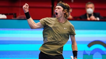 01 November 2020, Austria, Vienna: Russian Tennis player Andrey Rublev celebrates defeating Italy&#039;s Lorenzo Sonego in their men&#039;s singles final match at the Erste Bank Open ATP tennis tournament. Photo: Expa/Florian Schroetter/APA/dpa
 01/11/2020 ONLY FOR USE IN SPAIN