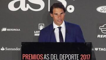 GRAF3995. MADRIUD, 04/12/2017.- El tenista Rafa Nadal pronuncia unas palabras tras recibir el Premio AS durante la celebración del 50 aniversario del diario deportivo AS, esta noche en la Galería de Cristal del Palacio de Cibeles, en Madrid. EFE/Juanjo Martín
