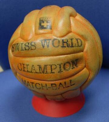 Mundial de Suiza 1954. Modelo 'Swiss World Champion' de gajos externos en forma de "T".