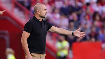 Paco López durante un partido.