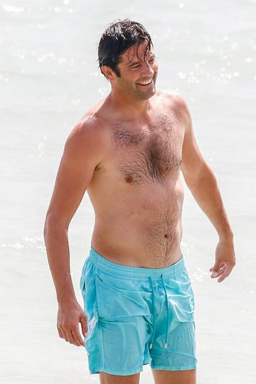El exentrenador argentino del Real Madrid se encuentra disfrutando de las playas ibicencas en compa?¨ªa de sus hijos y familia.
