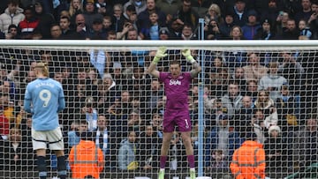 El gesto de Pickford a Haaland justo antes del fallo en el penal que pasó inadvertido
