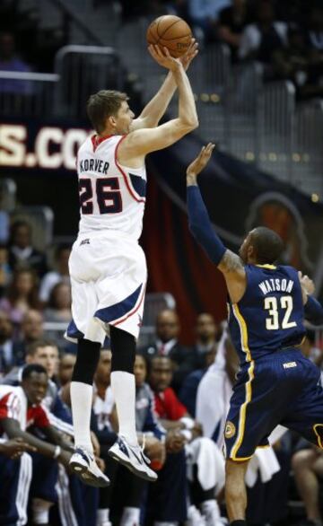 La muñeca de Korver, una pesadilla para los Pacers, cuya defensa flaquea ante un rival que juega ataques muy abiertos.