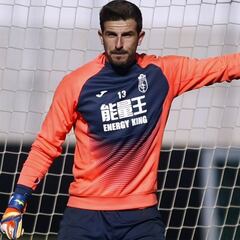 El Granada muestra la puerta de salida a Javi Varas