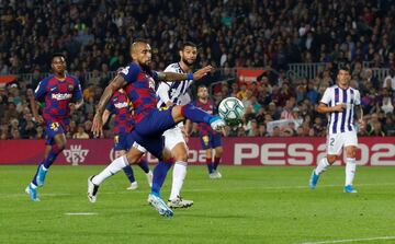 Vidal, a pase de Messi, marcó el 2-1.