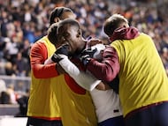 CHESTER, PENNSYLVANIA - NOVEMBER 15: Folarin Balogun #20 of United States celebrates his goal with teammates during the second half of an International Friendly against Paraguay at Subaru Park on November 15, 2025 in Chester, Pennsylvania. Emilee Chinn/Getty Images/AFP (Photo by Emilee Chinn / GETTY IMAGES NORTH AMERICA / Getty Images via AFP)