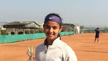 La tenista india Radhika Yadav, tras ganar un torneo en su etapa infantil.