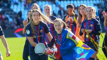 Pina y Alexia Putellas celebran la Supercopa de España Femenina.