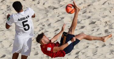 Espectacular chilena de Eduard ante Emiratos Árabes