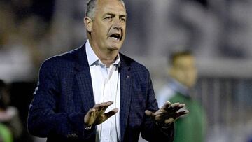 Gustavo Alfaro desminti&oacute; el rumor que lo puso como candidato para dirigir la Selecci&oacute;n Colombia. &quot;Nadie de la Federaci&oacute;n se comunic&oacute; conmigo&quot;.