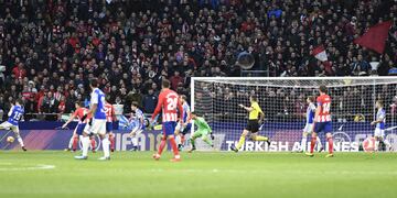 Filipe Luis marca el 1-1.