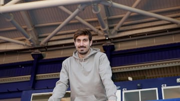 Campaña posa para As