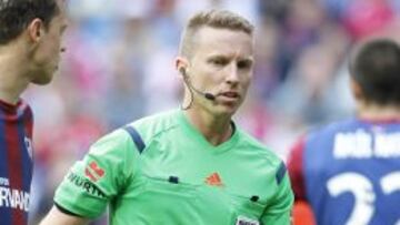 “No nos quite nada en el Clásico, señor colegiado, gracias”