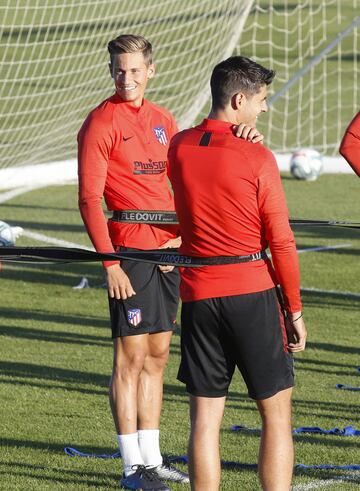 Bromas y buen ambiente en el entrenamiento del Atleti