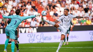 Una jugada del Albacete-Racing. Josema Moreno