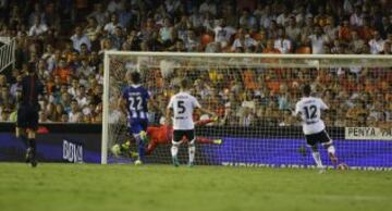 0-1. Lucas Pérez anoto el primer gol.