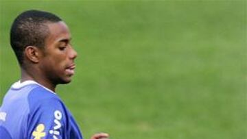 <B>CONCENTRADO. </B>Robinho será informado en Alemania por sus agentes de su fichaje por el Real Madrid.