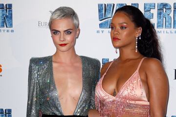 Rihanna y Cara Delevingne en la premiere en París de "Valerian y la ciudad de los mil planetas"