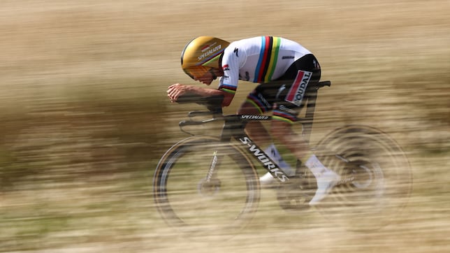 Evenepoel, golpe a 50 km/h: desbanca a Romeo y distancia a Pogacar