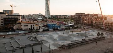 Inaugurado en 2005, el Stapelb?ddsparken est¨¢ ubicado en la ciudad sueca de Malm? y tiene cerca de 3000 metros cuadrados dise?ado y construidos en colaboraci¨®n entre la ciudad y la comunidad skater, dando vida a una zona muerta de la ciudad tras el progresivo abandono de la industria naval. Tiene tanto una zona de bowl -y un pool- como una de street y es completamente gratuito