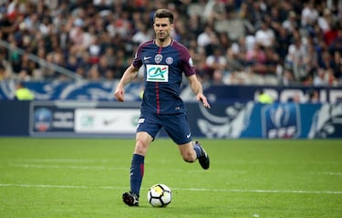 Tras resucitar su carrera en Italia, especialmente en el Inter donde ganó el triplete, Liga, Copa y Champions League en 2010, firmó por el PSG en  verano de 2011. En París jugó 232 partidos repartidos en 7 temporadas. En 2018, se retiró del fútbol y el PSG le brindó un bonito homenaje.