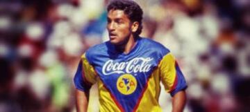 Gonzalo Farfán debutó con América el 17 de Agosto de 1984 y logró herir en seis ocasiones a Chivas en el Clásico Nacional.