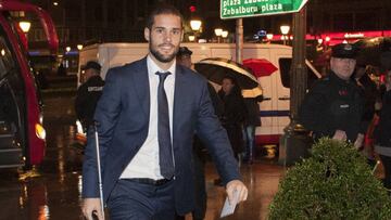 30/01/15 LLEGADA DEL ATLETICO DE MADRID A EIBAR 
 PREVIA PARTIDO LIGA PRIMERA DIVISION 
 EIBAR - ATLETICO DE MADRID 
 VIAJE AUTOBUS AUTOCAR MALETAS 
 MARIO SUAREZ