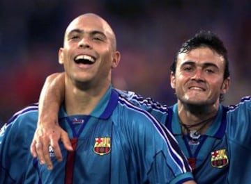 Ronaldo y Luis Enrique celebrando el título 