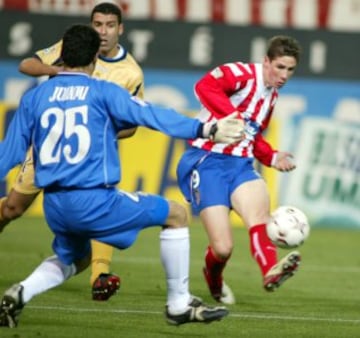 January 12, 2003: Torres marcó su primer gran gol contra el Deportivo de La Coruña.