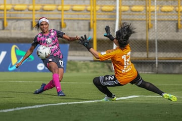 Santa Fe se quedó con el segundo clásico del año al vencer en Techo 0-3 a Millonarios que jugó de local. Ysaura Viso, Fany Gauto y Diana Celis marcaron los goles de la victoria. Con 15 puntos lideran el Grupo A y las Embajadoras se quedaron con 7 en el segundo puesto.