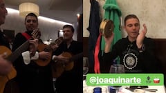 La comida del Betis, con la tuna y Joaqu&iacute;n con pandereta