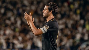 El mexicano anot&oacute; un doblete en la derrota de LAFC ante LA Galaxy y suma ya 21 goles en esta campa&ntilde;a en la MLS.