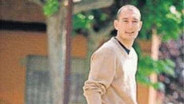 <b>SIEMPRE AMIGO. </b>Azofra, un estandarte colegial en Bilbao.