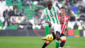 William Carvalho, ante Ruiz de Galarreta.